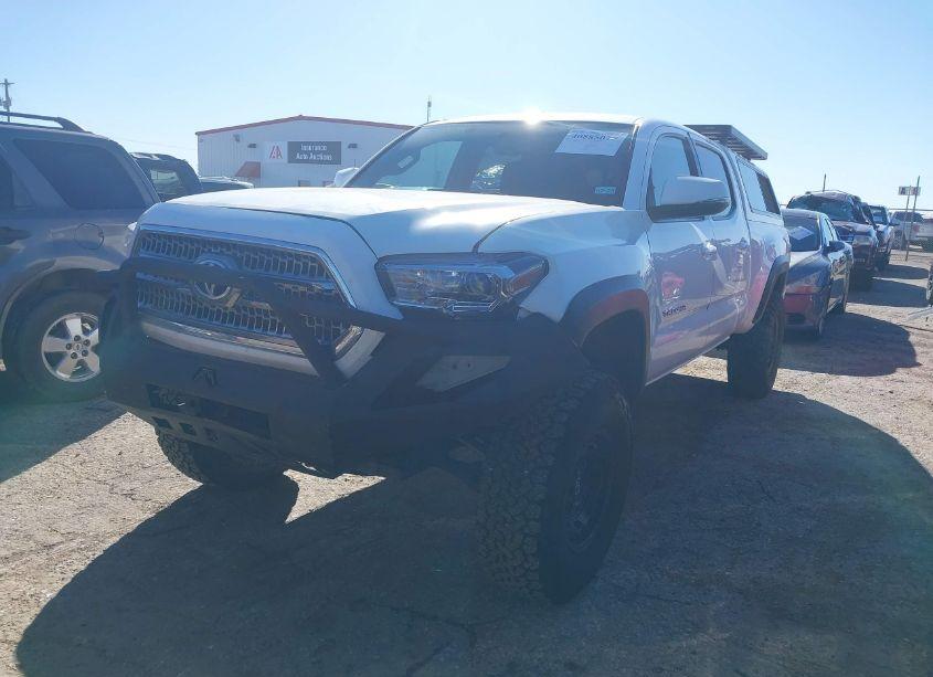 Photo 2 of 2017 Toyota Tacoma TRD OFF ROAD (VIN 5TFDZ5BNXHX019204)