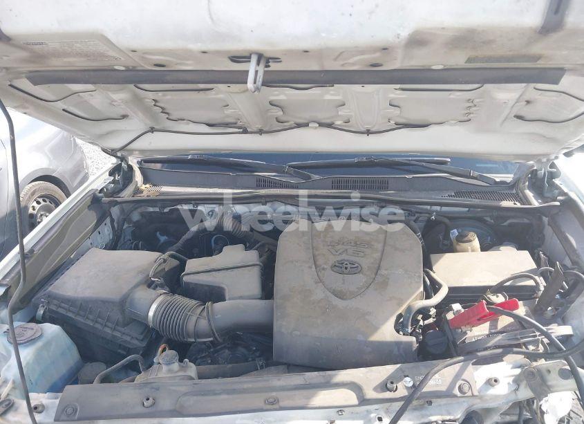 Photo 10 of 2017 Toyota Tacoma SR5 V6 (VIN 5TFDZ5BNXHX029098)