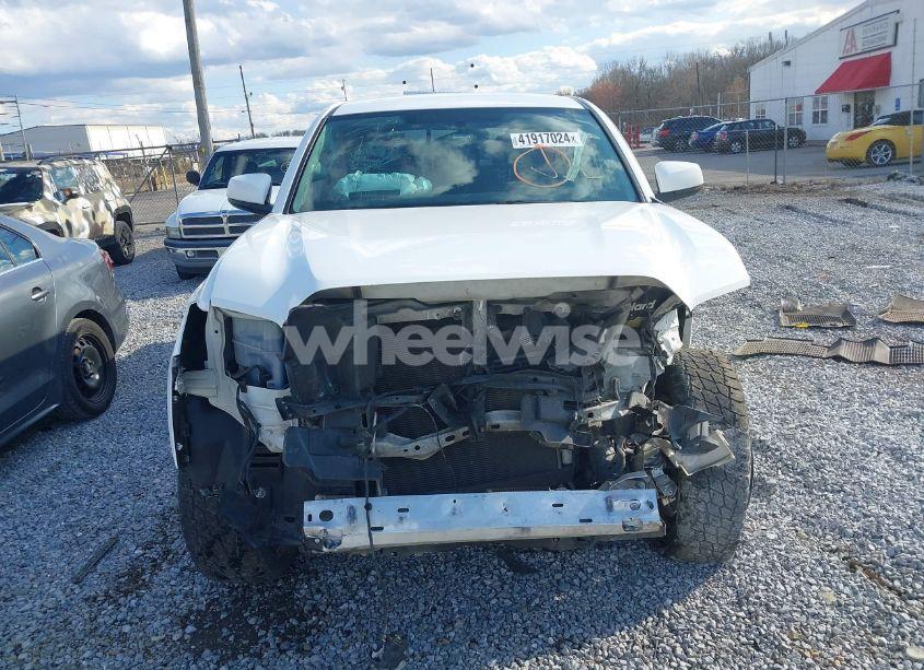 Photo 12 of 2017 Toyota Tacoma SR5 V6 (VIN 5TFDZ5BNXHX029098)