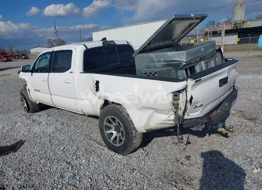 Photo 3 of 2017 Toyota Tacoma SR5 V6 (VIN 5TFDZ5BNXHX029098)