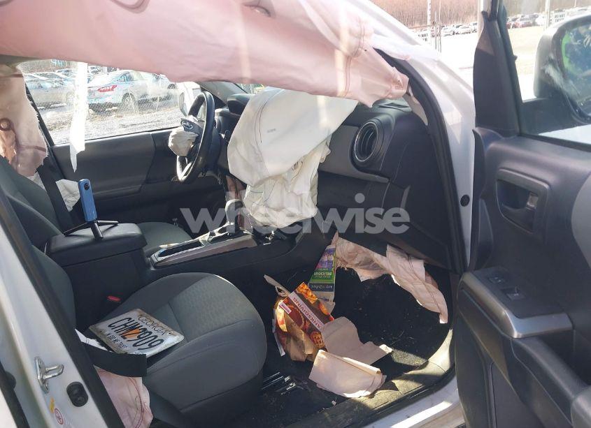 Photo 5 of 2017 Toyota Tacoma SR5 V6 (VIN 5TFDZ5BNXHX029098)