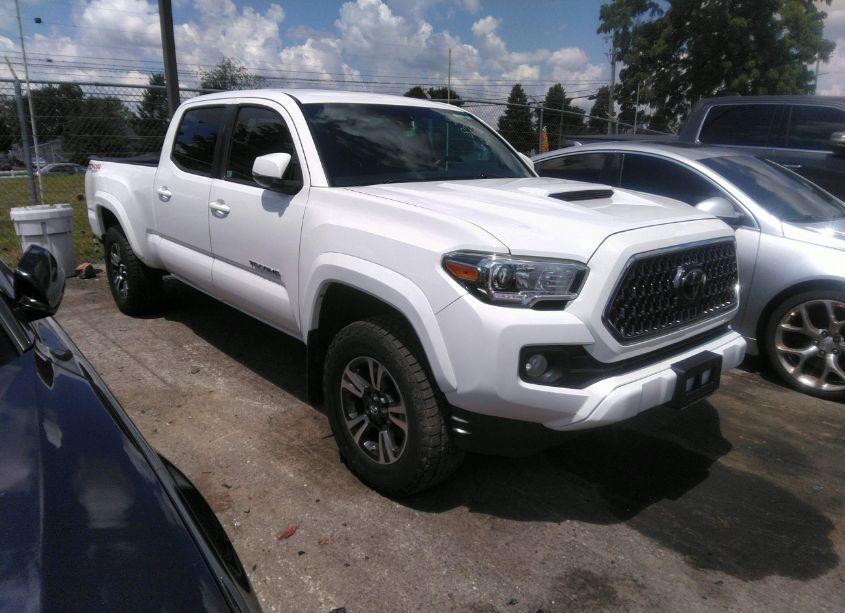 2019 Toyota Tacoma TRD OFF ROAD (VIN 5TFDZ5BNXKX038701) main photo
