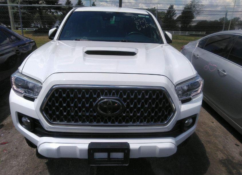 Photo 12 of 2019 Toyota Tacoma TRD OFF ROAD (VIN 5TFDZ5BNXKX038701)