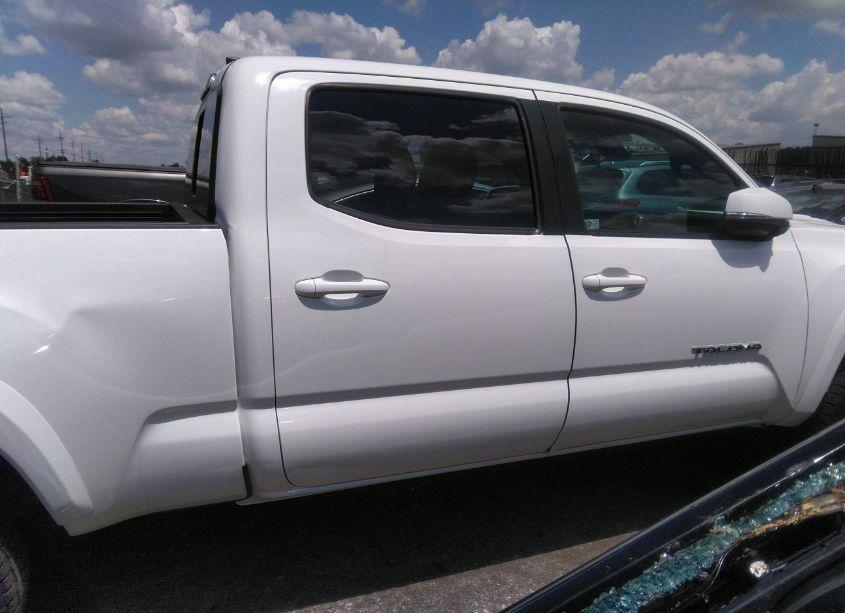 Photo 13 of 2019 Toyota Tacoma TRD OFF ROAD (VIN 5TFDZ5BNXKX038701)