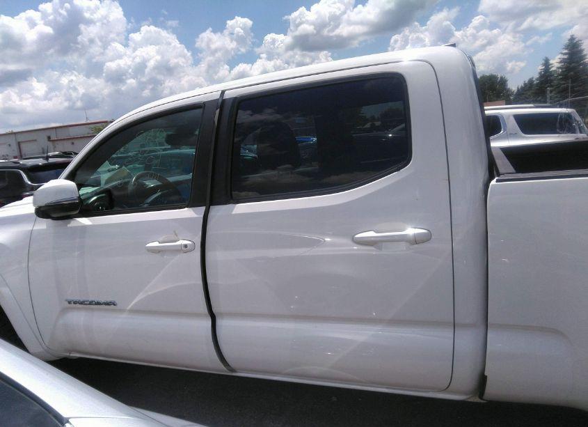 Photo 14 of 2019 Toyota Tacoma TRD OFF ROAD (VIN 5TFDZ5BNXKX038701)
