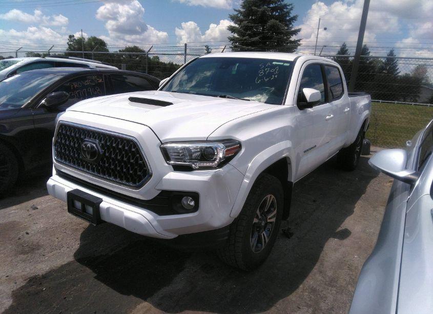 Photo 2 of 2019 Toyota Tacoma TRD OFF ROAD (VIN 5TFDZ5BNXKX038701)