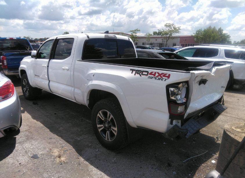 Photo 3 of 2019 Toyota Tacoma TRD OFF ROAD (VIN 5TFDZ5BNXKX038701)