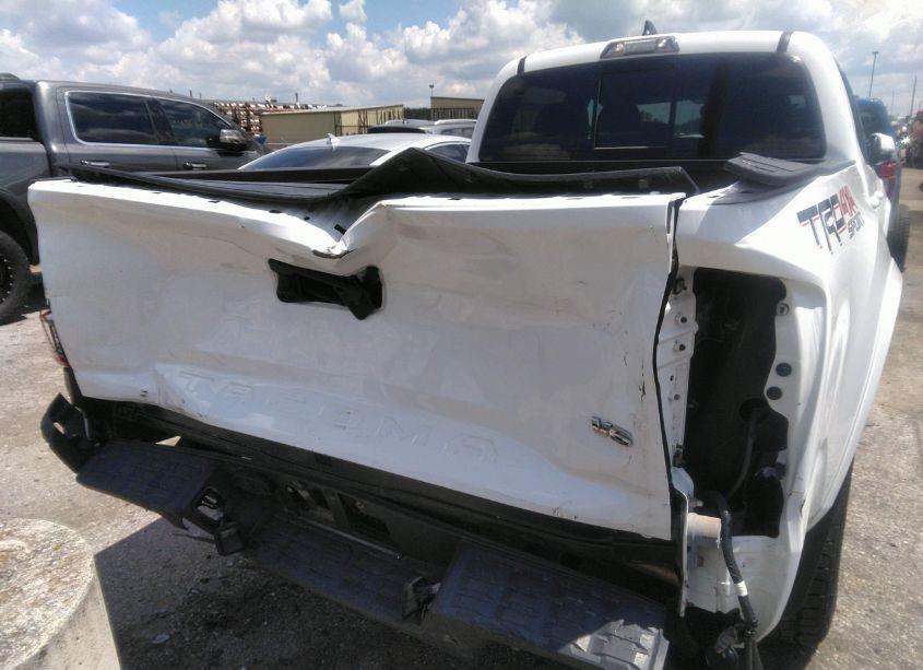 Photo 6 of 2019 Toyota Tacoma TRD OFF ROAD (VIN 5TFDZ5BNXKX038701)