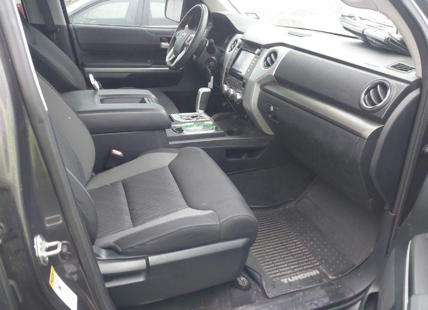 Photo 5 of 2017 Toyota Tundra SR5 4.6L V8 (VIN 5TFEM5F11HX113515)