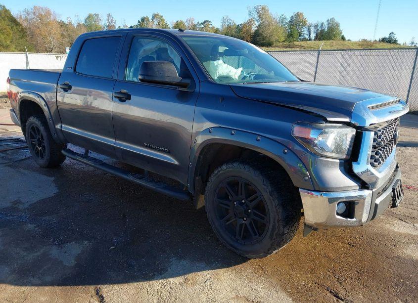 2018 Toyota Tundra SR5 4.6L V8 (VIN 5TFEM5F11JX131678) main photo