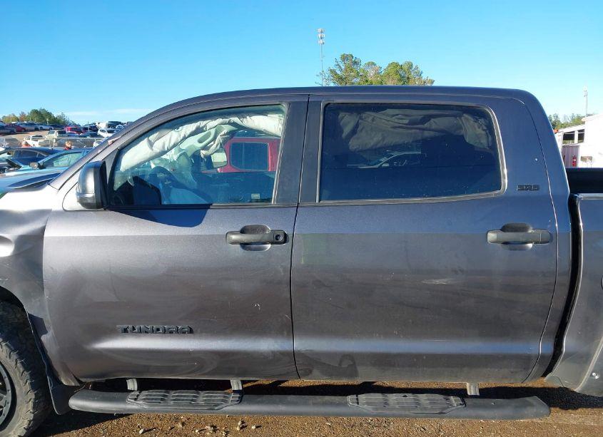 Photo 14 of 2018 Toyota Tundra SR5 4.6L V8 (VIN 5TFEM5F11JX131678)