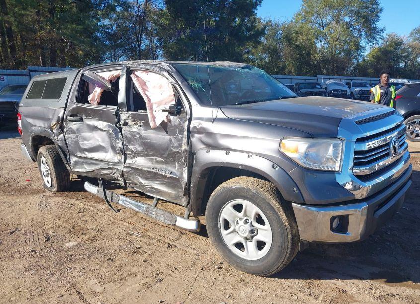 2017 Toyota Tundra SR5 4.6L V8 (VIN 5TFEM5F15HX112741) main photo