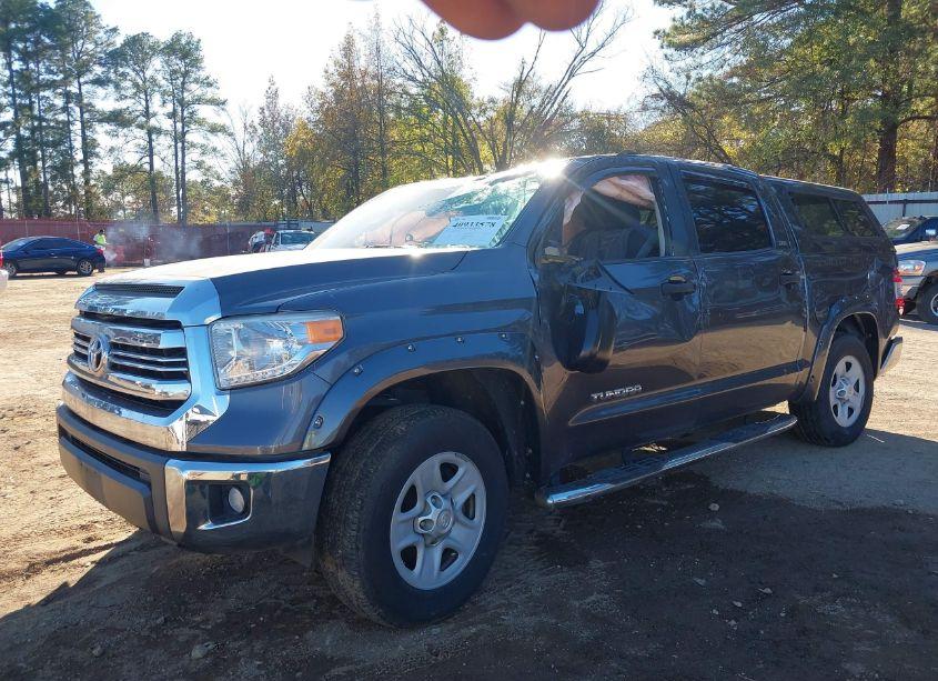 Photo 2 of 2017 Toyota Tundra SR5 4.6L V8 (VIN 5TFEM5F15HX112741)