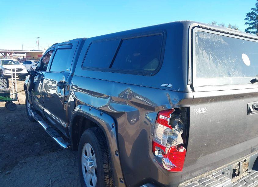 Photo 20 of 2017 Toyota Tundra SR5 4.6L V8 (VIN 5TFEM5F15HX112741)