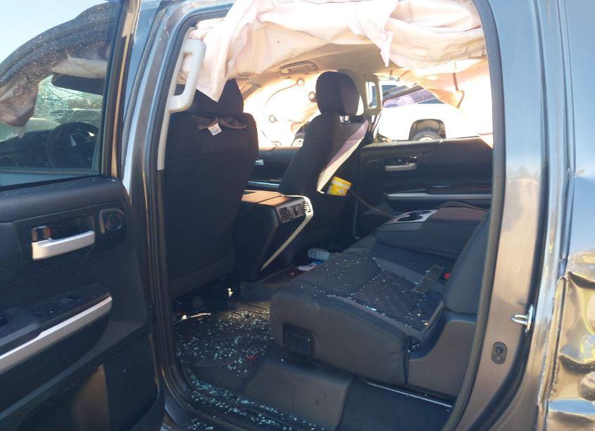 Photo 8 of 2017 Toyota Tundra SR5 4.6L V8 (VIN 5TFEM5F15HX112741)