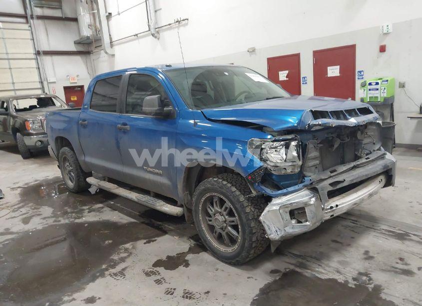 2018 Toyota Tundra SR5 4.6L V8 (VIN 5TFEM5F15JX131991) main photo