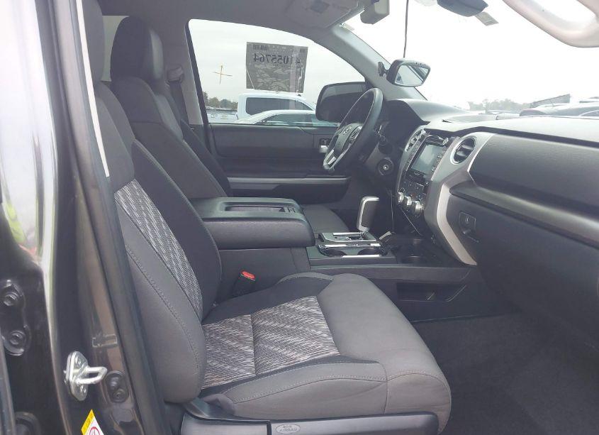 Photo 5 of 2018 Toyota Tundra SR5 4.6L V8 (VIN 5TFEM5F18JX127742)