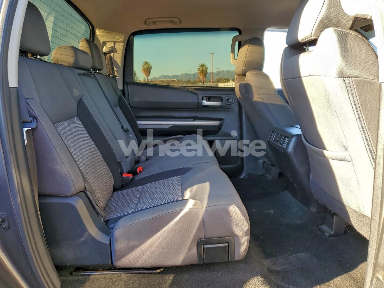 Photo 10 of 2017 TOYOTA TUNDRA CREWMAX SR5 (VIN 5TFEM5F1XHX119426)