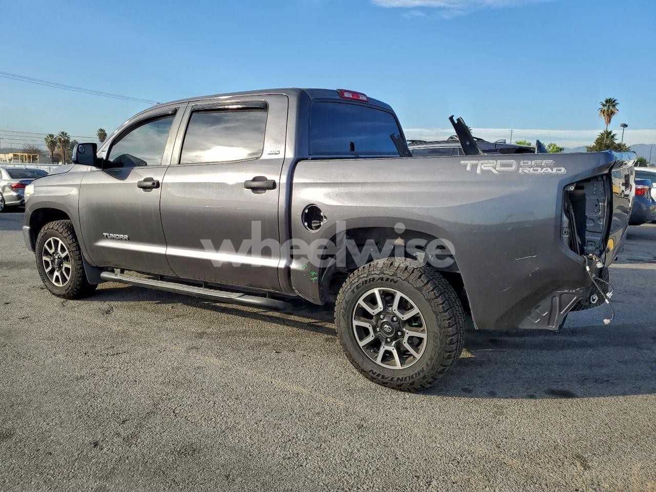 Photo 2 of 2017 TOYOTA TUNDRA CREWMAX SR5 (VIN 5TFEM5F1XHX119426)
