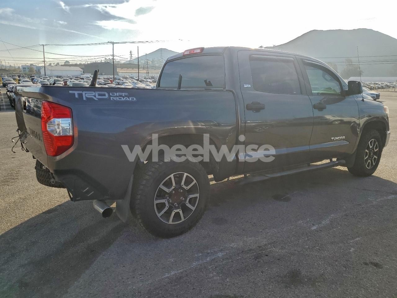 Photo 3 of 2017 TOYOTA TUNDRA CREWMAX SR5 (VIN 5TFEM5F1XHX119426)