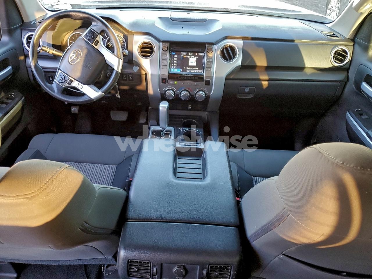 Photo 8 of 2017 TOYOTA TUNDRA CREWMAX SR5 (VIN 5TFEM5F1XHX119426)