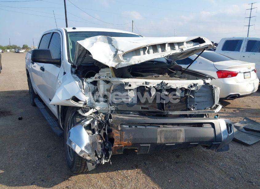 2019 Toyota Tundra SR5 4.6L V8 (VIN 5TFEM5F1XKX135763) main photo