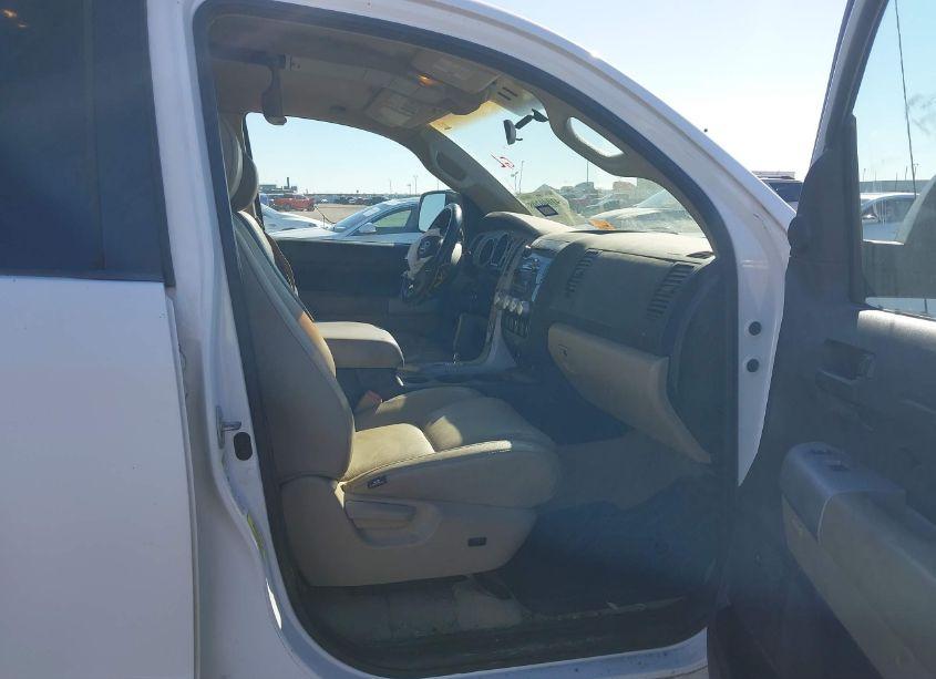 Photo 5 of 2007 Toyota Tundra SR5 5.7L V8 (VIN 5TFEV54197X027075)