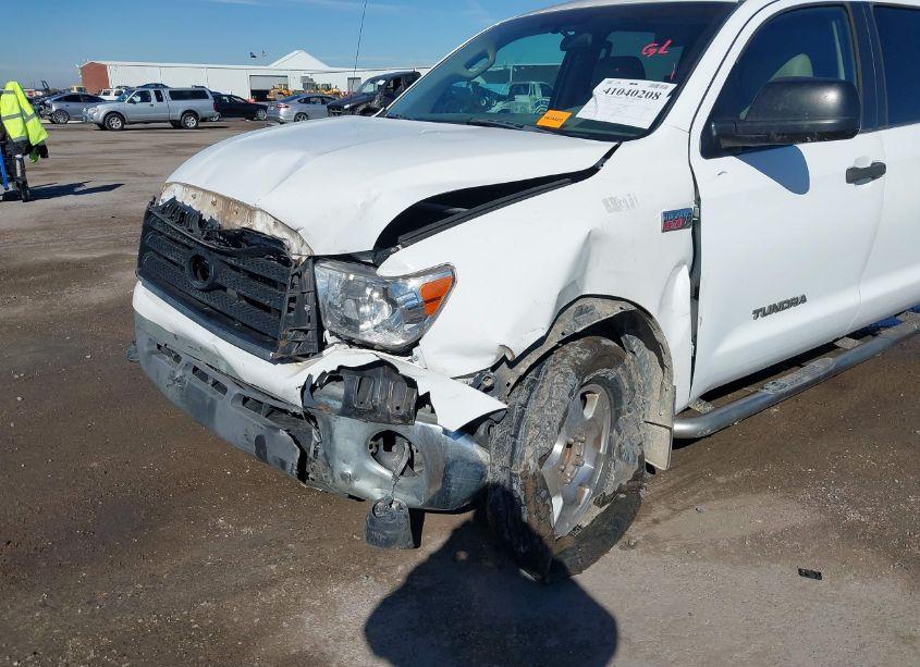 Photo 6 of 2007 Toyota Tundra SR5 5.7L V8 (VIN 5TFEV54197X027075)