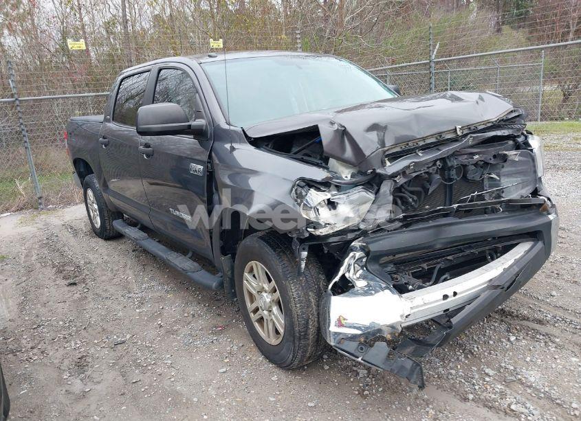 2016 Toyota Tundra SR5 5.7L V8 (VIN 5TFEW5F10GX201013) main photo