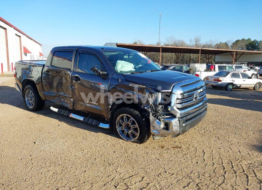 2016 Toyota Tundra SR5 5.7L V8 (VIN 5TFEW5F11GX205507) main photo