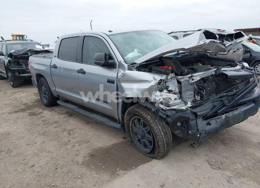 2016 Toyota Tundra SR5 5.7L V8 (VIN 5TFEW5F16GX211321) main photo