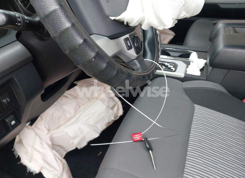 Photo 11 of 2016 Toyota Tundra SR5 5.7L V8 (VIN 5TFEW5F16GX211321)