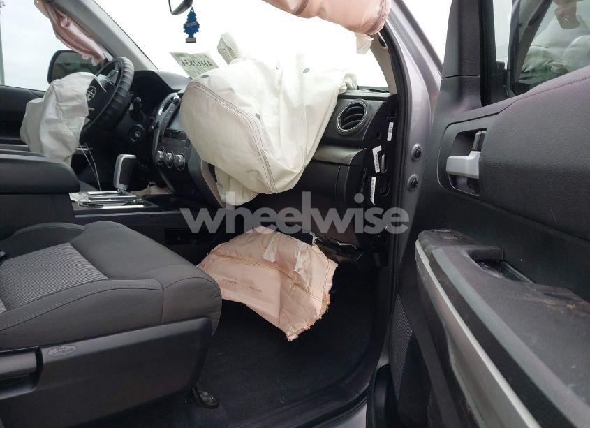 Photo 5 of 2016 Toyota Tundra SR5 5.7L V8 (VIN 5TFEW5F16GX211321)