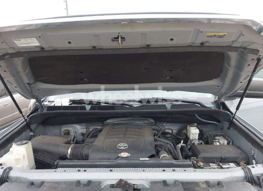 Photo 10 of 2018 Toyota Tundra SR5 5.7L V8 (VIN 5TFEY5F10JX242470)
