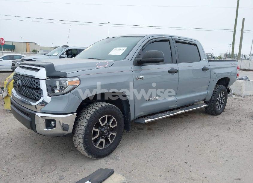 Photo 2 of 2018 Toyota Tundra SR5 5.7L V8 (VIN 5TFEY5F10JX242470)