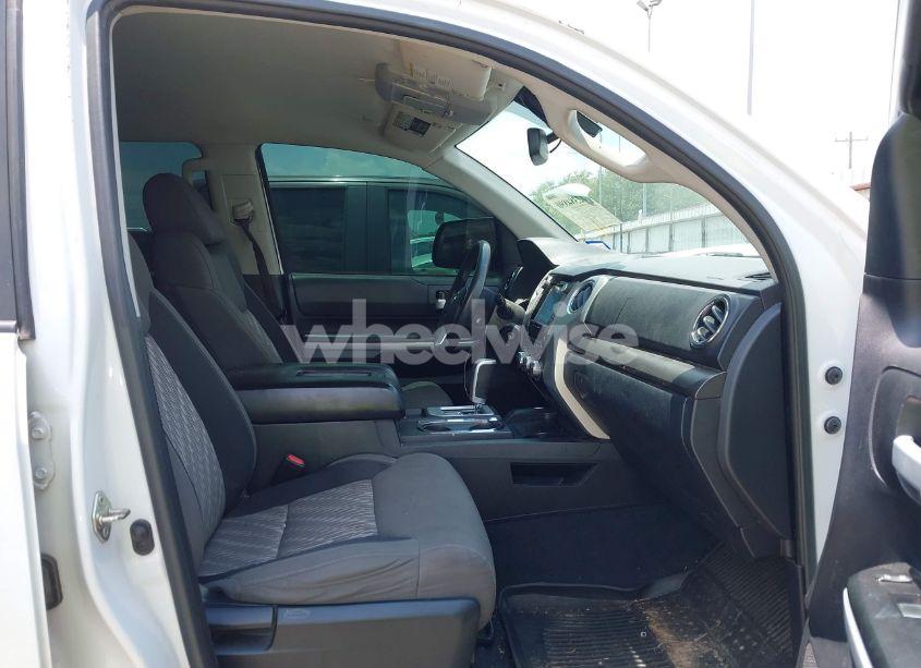 Photo 5 of 2020 Toyota Tundra SR5 (VIN 5TFEY5F10LX268733)