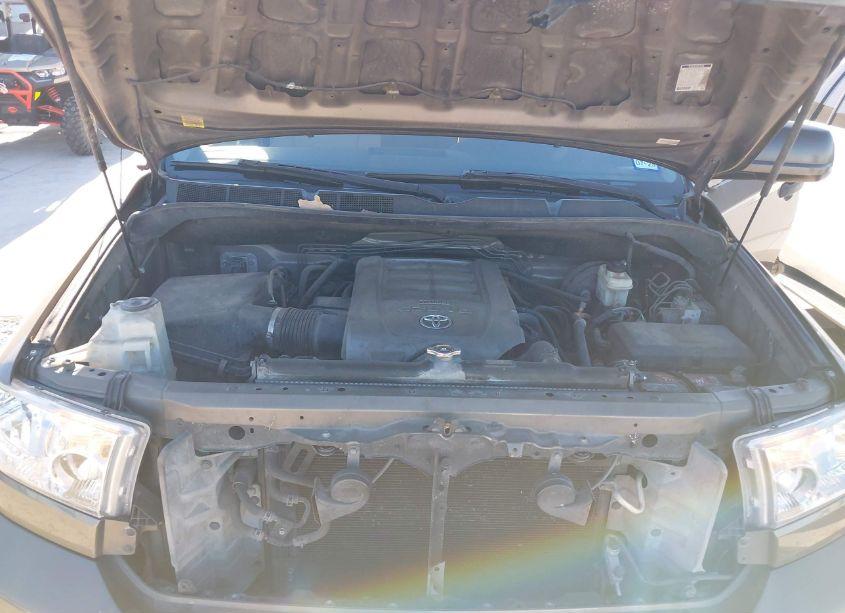 Photo 10 of 2010 Toyota Tundra CREWMAX SR5 (VIN 5TFEY5F11AX094684)