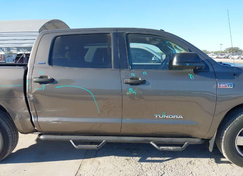 Photo 13 of 2010 Toyota Tundra CREWMAX SR5 (VIN 5TFEY5F11AX094684)