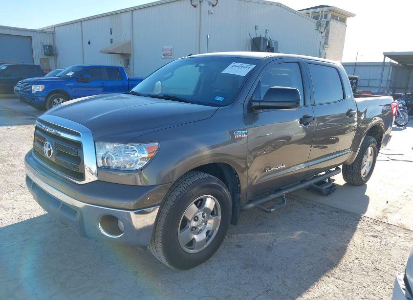 Photo 2 of 2010 Toyota Tundra CREWMAX SR5 (VIN 5TFEY5F11AX094684)