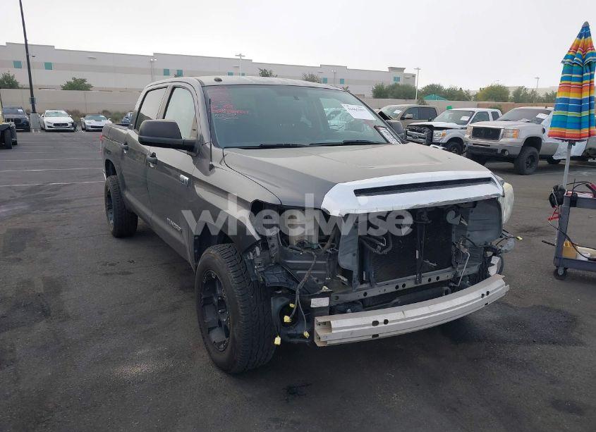2014 Toyota Tundra SR5 5.7L V8 (VIN 5TFEY5F11EX163069) main photo