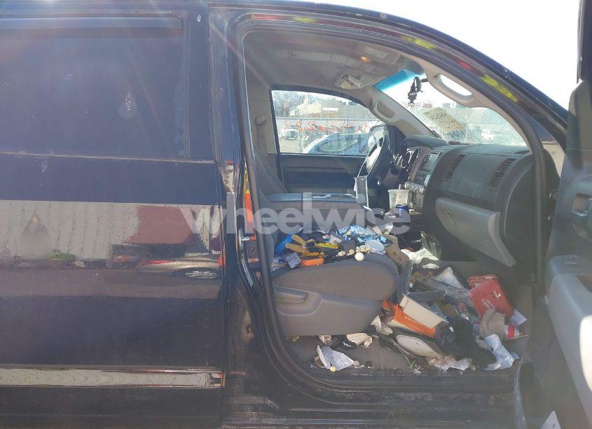 Photo 5 of 2011 Toyota Tundra GRADE 5.7L V8 (VIN 5TFEY5F12BX115107)