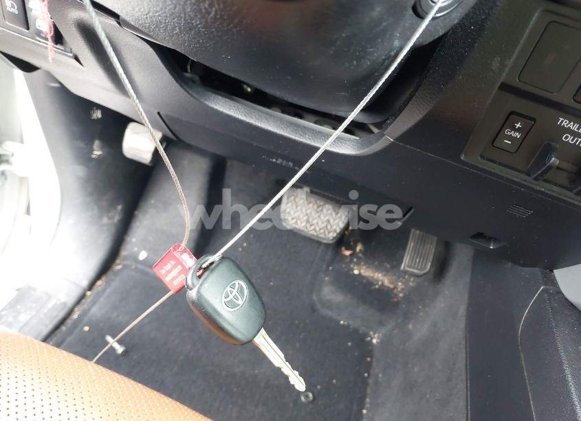 Photo 11 of 2018 Toyota Tundra SR5 5.7L V8 (VIN 5TFEY5F14JX232234)