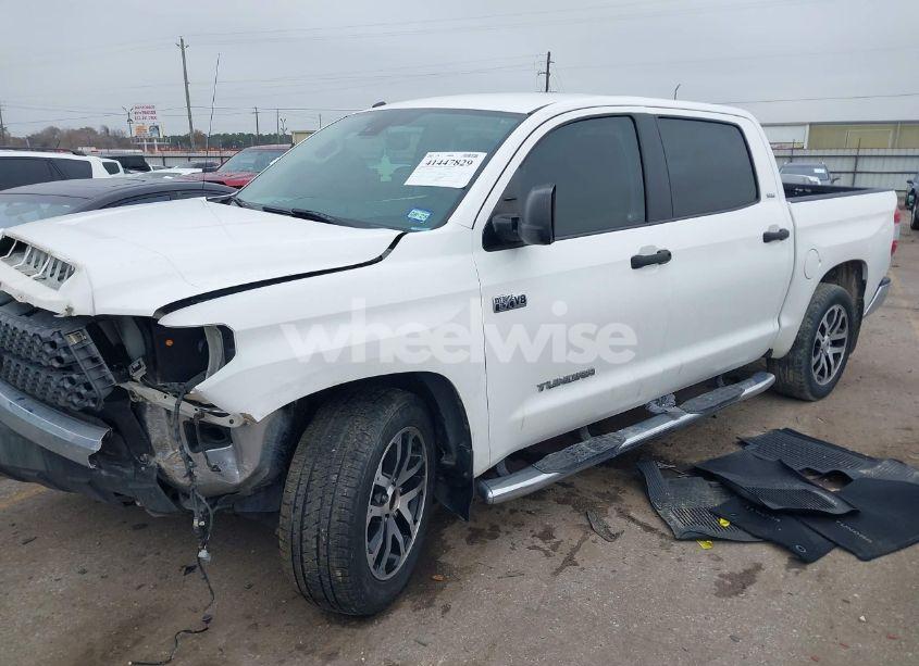 Photo 2 of 2018 Toyota Tundra SR5 5.7L V8 (VIN 5TFEY5F14JX232234)