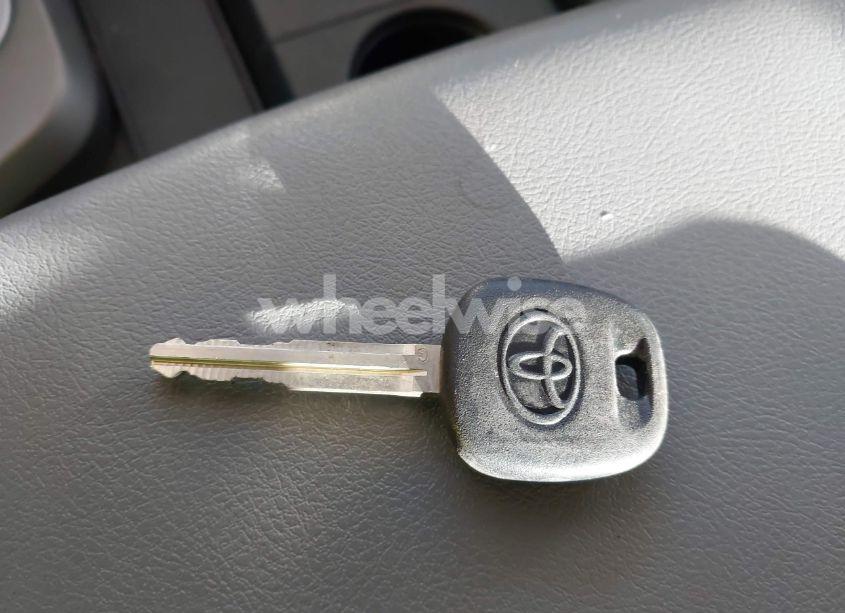 Photo 11 of 2010 Toyota Tundra CREWMAX SR5 (VIN 5TFEY5F15AX094090)