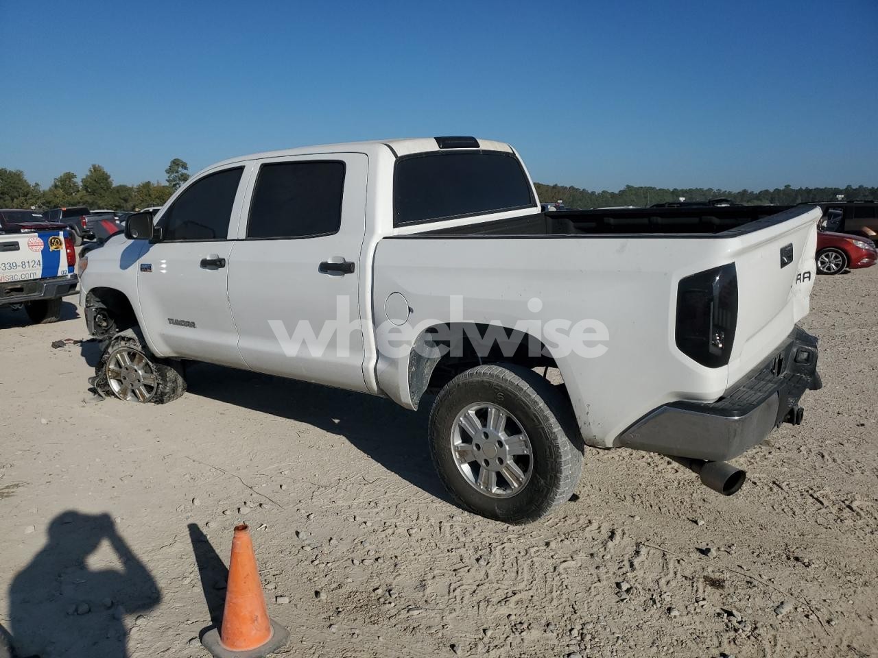 Photo 2 of 2015 TOYOTA TUNDRA CREWMAX SR5 (VIN 5TFEY5F16FX192178)