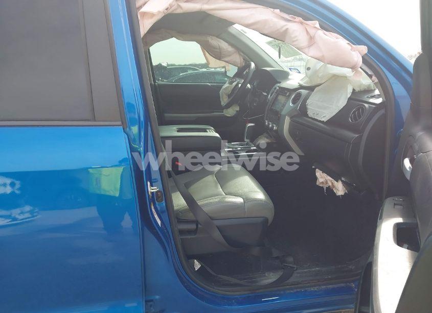 Photo 5 of 2018 Toyota Tundra SR5 5.7L V8 (VIN 5TFEY5F17JX239677)