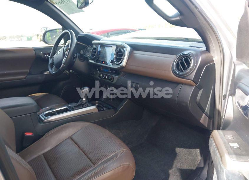 Photo 5 of 2017 Toyota Tacoma LIMITED (VIN 5TFEZ5CN2HX021712)