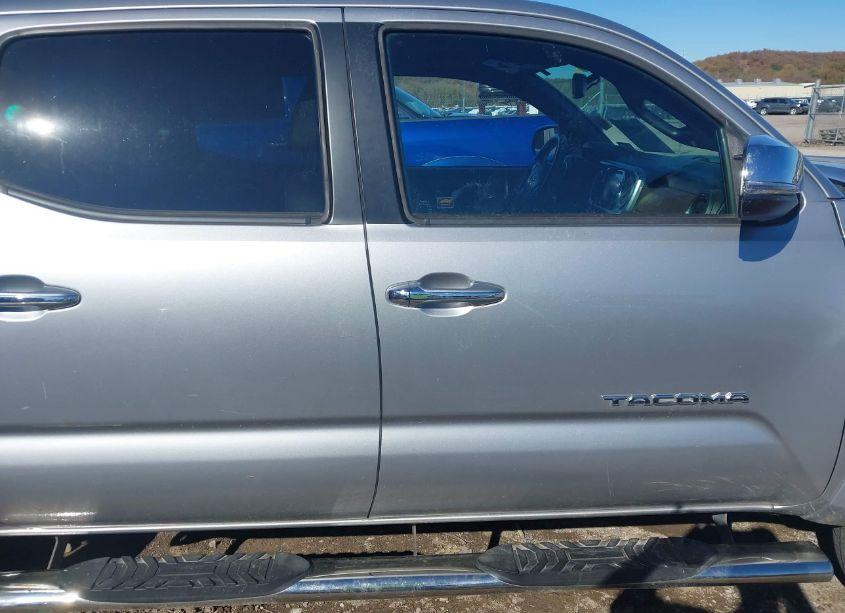 Photo 13 of 2017 Toyota Tacoma LIMITED (VIN 5TFEZ5CN4HX043565)