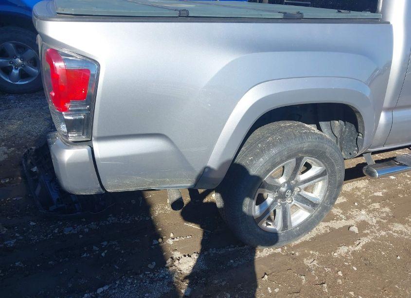 Photo 4 of 2017 Toyota Tacoma LIMITED (VIN 5TFEZ5CN4HX043565)