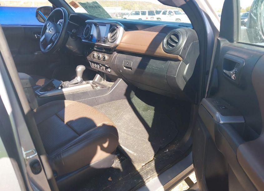 Photo 5 of 2017 Toyota Tacoma LIMITED (VIN 5TFEZ5CN4HX043565)